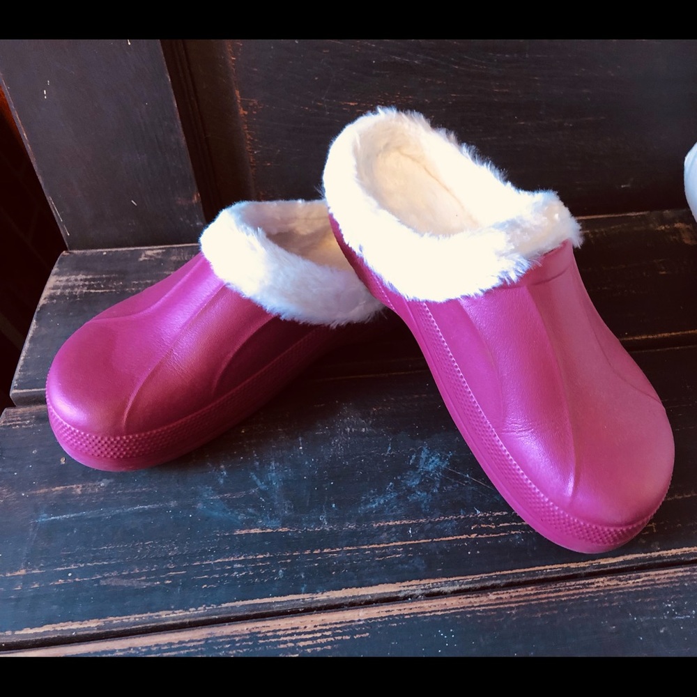 Slippers Size 6 (Ugg Like)